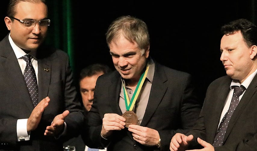 Flávio Rocha: mesada aos 36 anos e denúncia de fraude em eleição