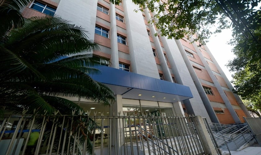 Dívida de 100 empresas com o Estado cobriria 2 vezes déficit da Previdência