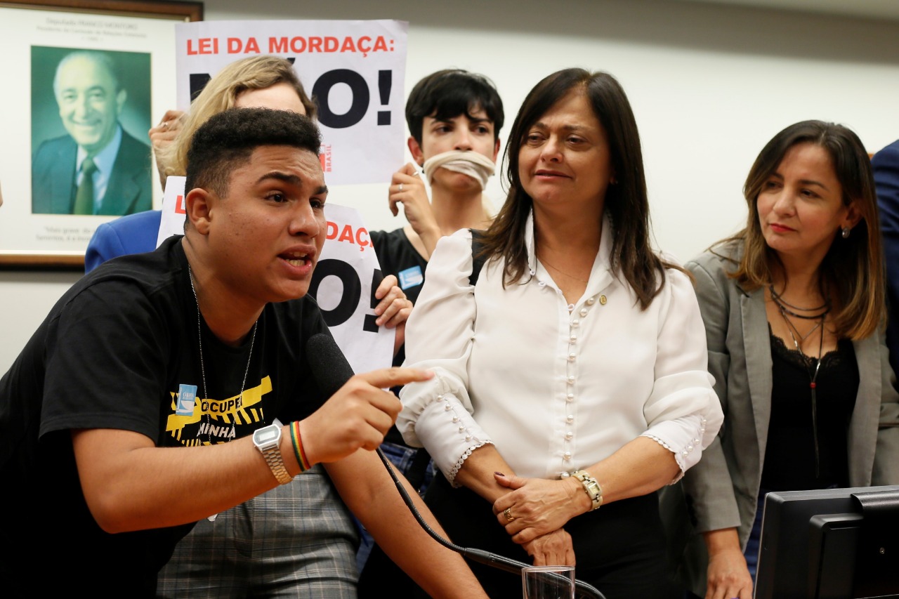 Projeto Escola sem partido é enterrado sem velório na Câmara