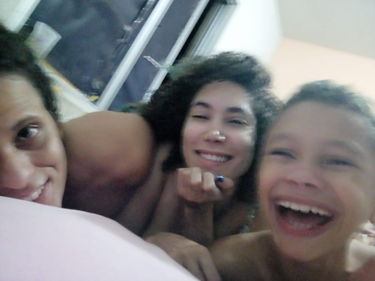 Casal de mulheres é agredido com chutes e socos em ataque LGBTfóbico em Natal