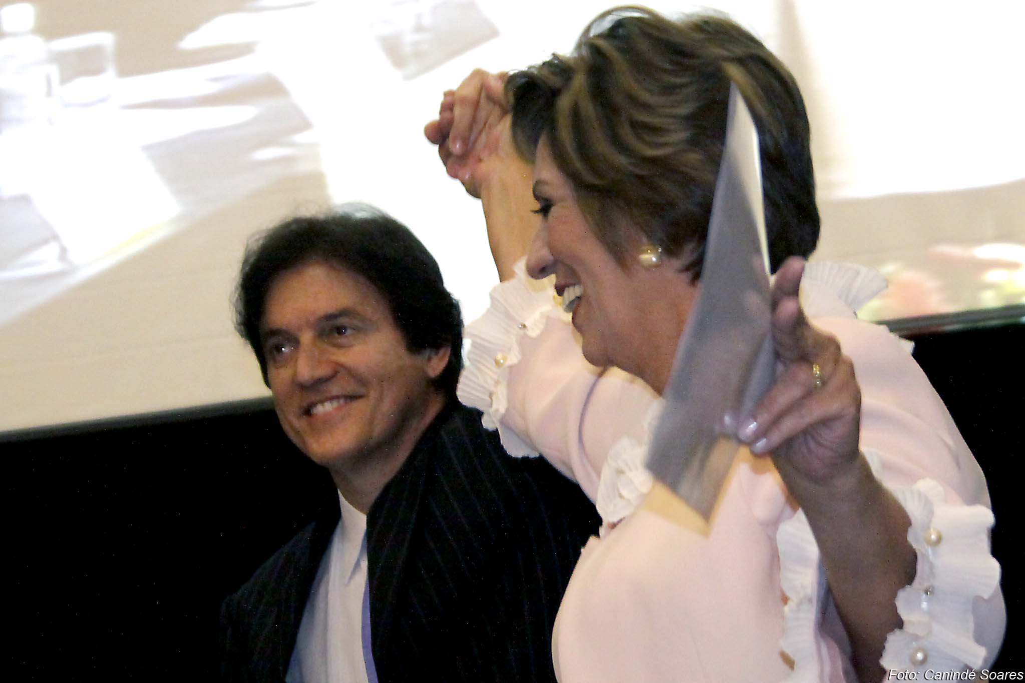 Justiça bloqueia bens de ex-governadores Robinson e Rosalba