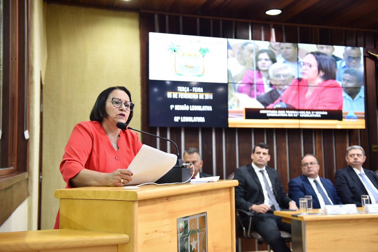 De pés no chão, Fátima cita servidores 13 vezes e reforça controle dos gastos