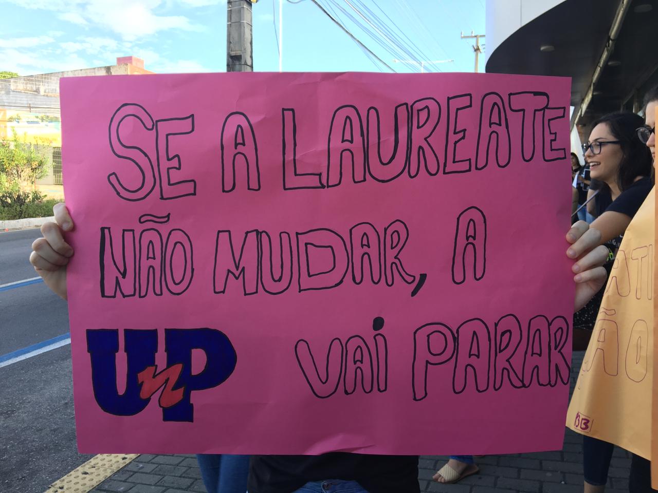 Estudantes da UNP protestam e cobram respeito da universidade privada