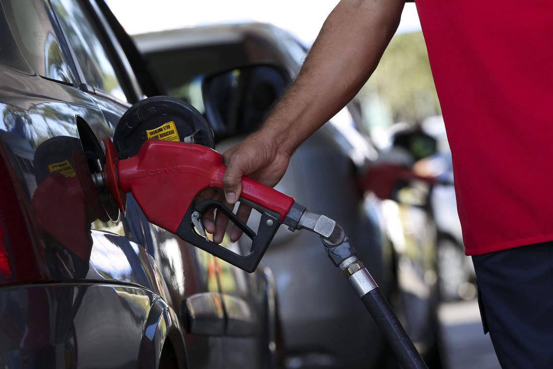 Postos de Natal aumentaram gasolina acima do reajuste da Petrobras