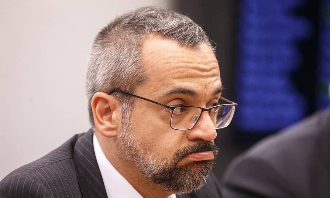 Apenas 11% dos municípios do país aderem ao programa de escolas cívico-militares