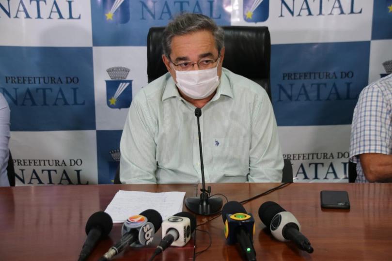 Prefeito de Natal anuncia distribuição de remédio sem eficácia comprovada contra Covid-19 a quatro meses das eleições