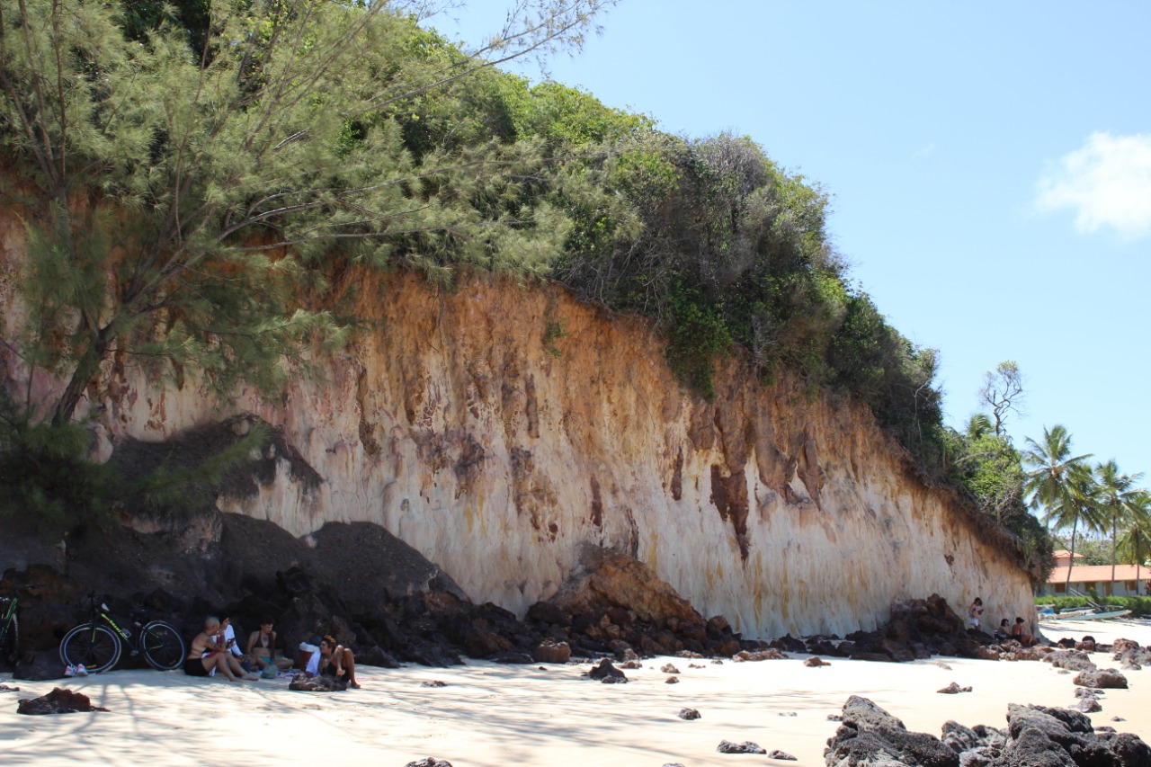 Tragédia em praia do RN alerta para alto risco em falésias do Nordeste