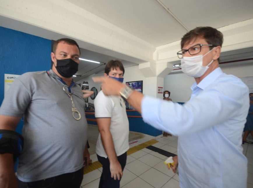 Violência contra jornalistas no Brasil bate recorde em 2020 e agressões aumentam 105,77%