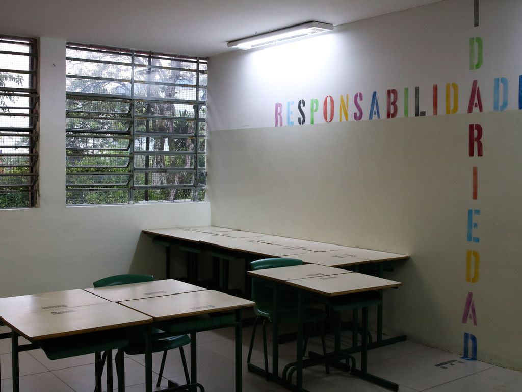 Vereadores de Natal planejam passar por cima de decreto estadual e votar retorno às aulas presenciais