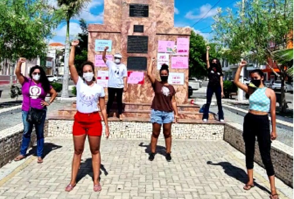 Protesto de cinco mulheres contra Bolsonaro é reprimido por PM e vereador do DEM em Currais Novos