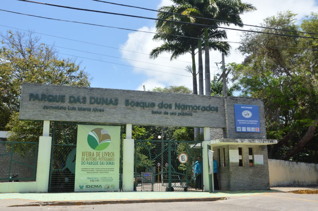 #MeGuia Domingo em Natal tem teatro, música no parque, karaokê e Forró do Figa