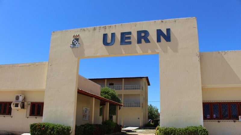 UERN abre pós gratuita em português para imigrantes, gestão escolar e Geografia