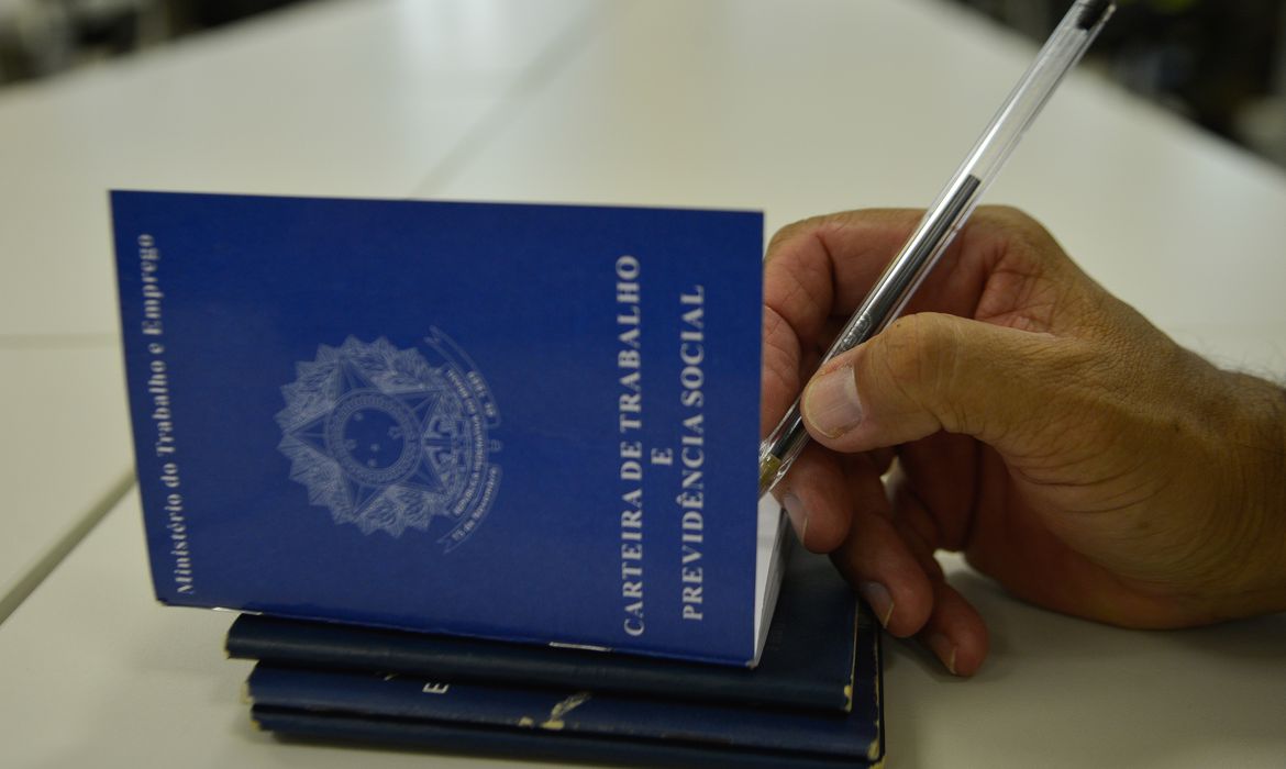 Natal lança edital com R$ 460 mil para projeto de capacitação de travestis, transexuais e transgêneros