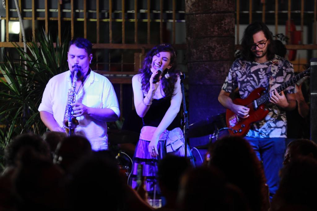 Isa e Os Bandoleiros apresentam síntese de jazz autoral na Cervejaria Resistência