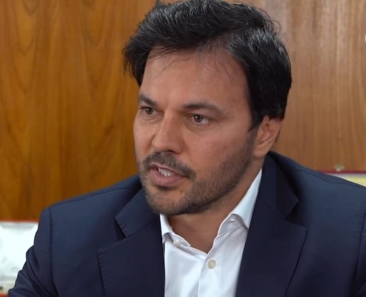 Filha de Beth Carvalho pede cerca de R$ 40 mil a Fábio Faria em ação por uso indevido de música da mãe em vídeo bolsonarista