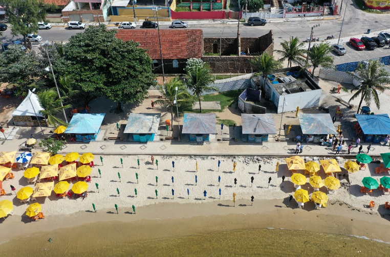 Barraqueiros da Redinha protestam contra retirada de quiosques pela Prefeitura; remoção é política, diz advogado