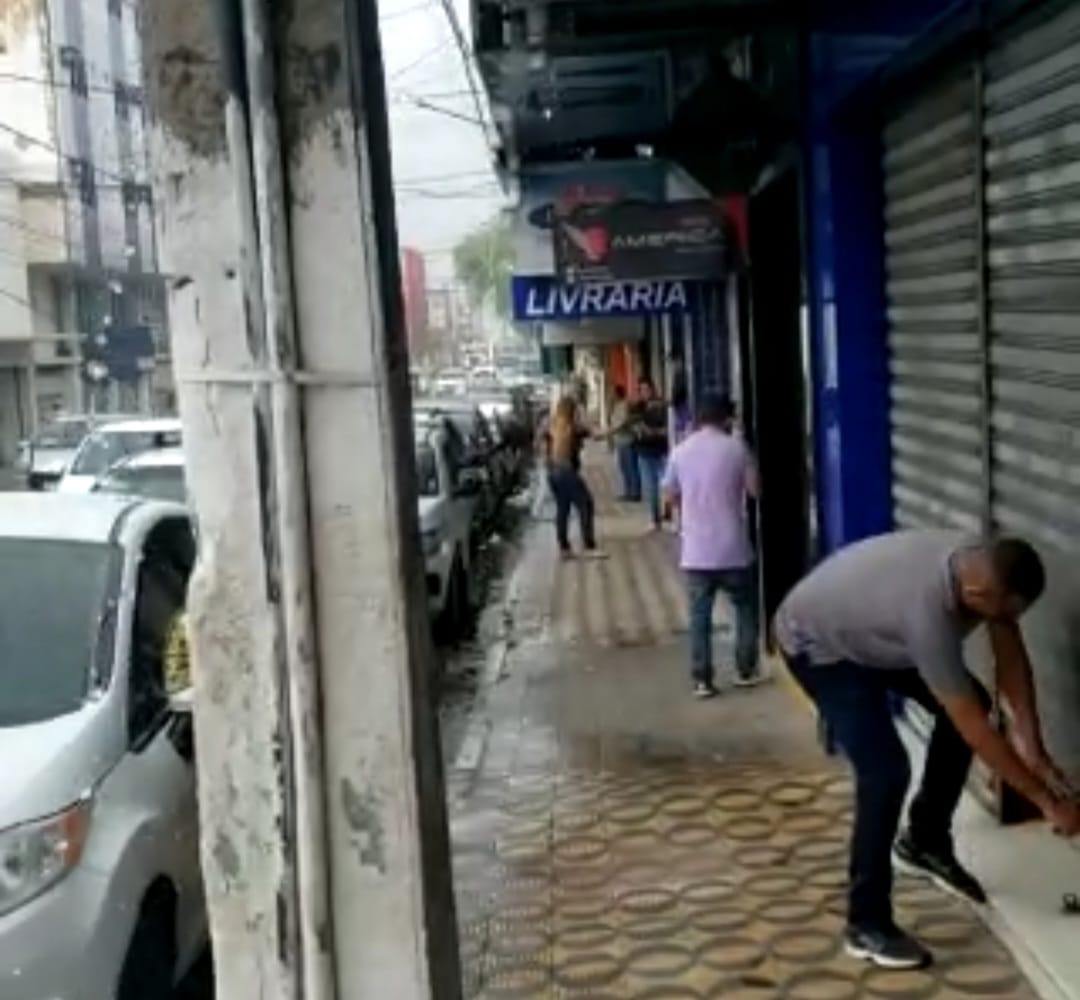Comerciante passa duas horas dentro de loja fechada no Alecrim depois de onda de boatos: até agora não sabemos o que aconteceu!