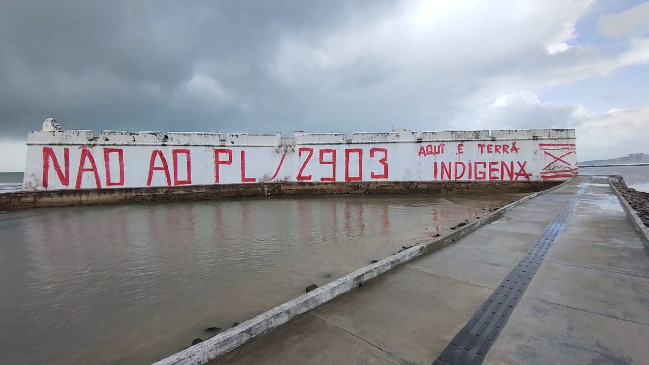Forte dos Reis Magos é alvo de protesto contra projeto que retira direito de povos indígenas