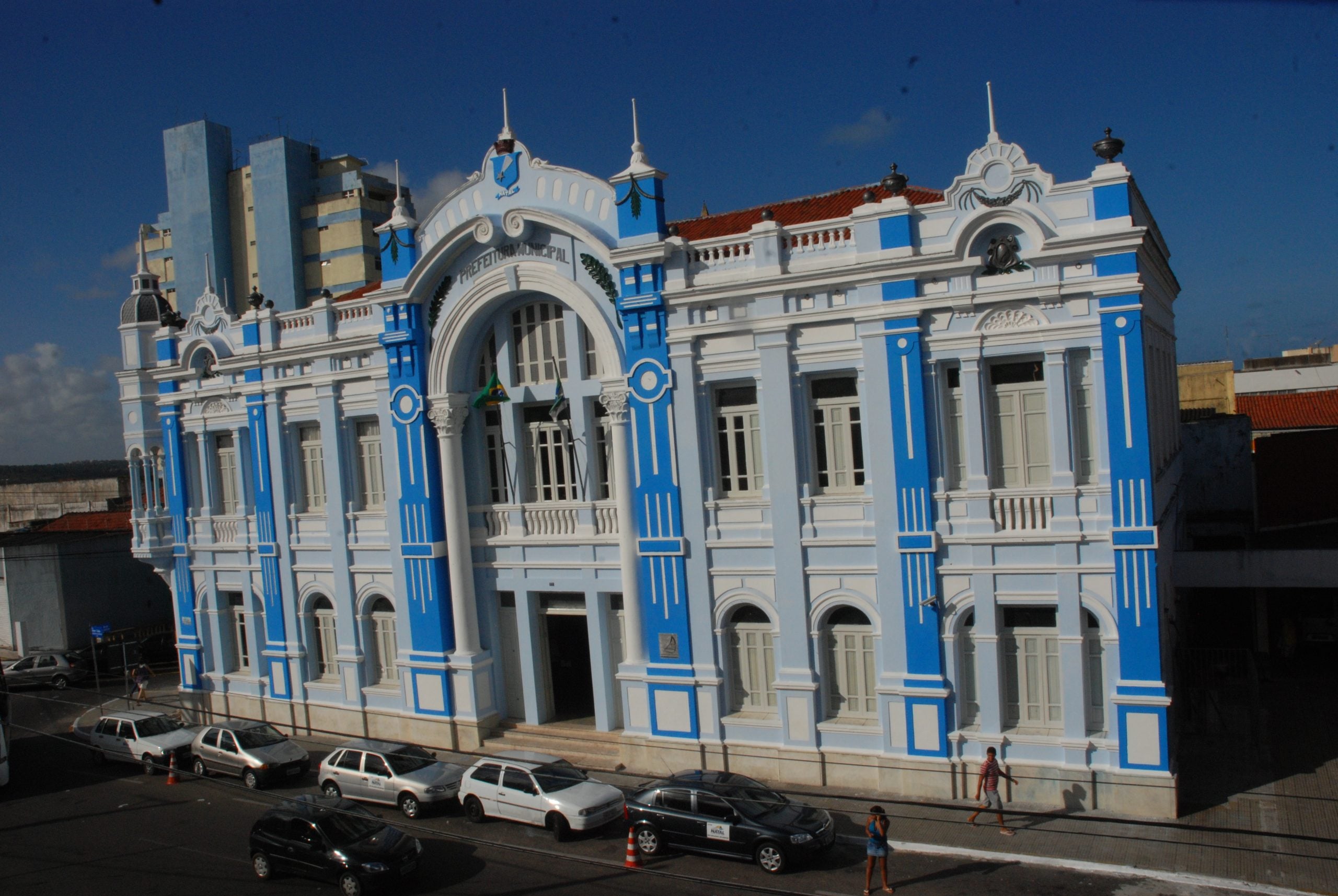 Projeto de Álvaro Dias iguala salário de prefeito ao de presidente