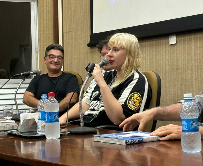 Gabriela Biló: “O fotojornalismo retrata a narrativa, não a realidade”