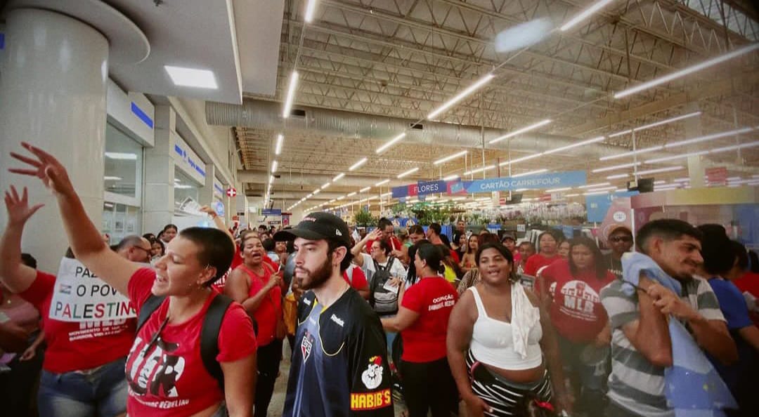 MLB tem ônibus incendiado após ocupar supermercado em Natal