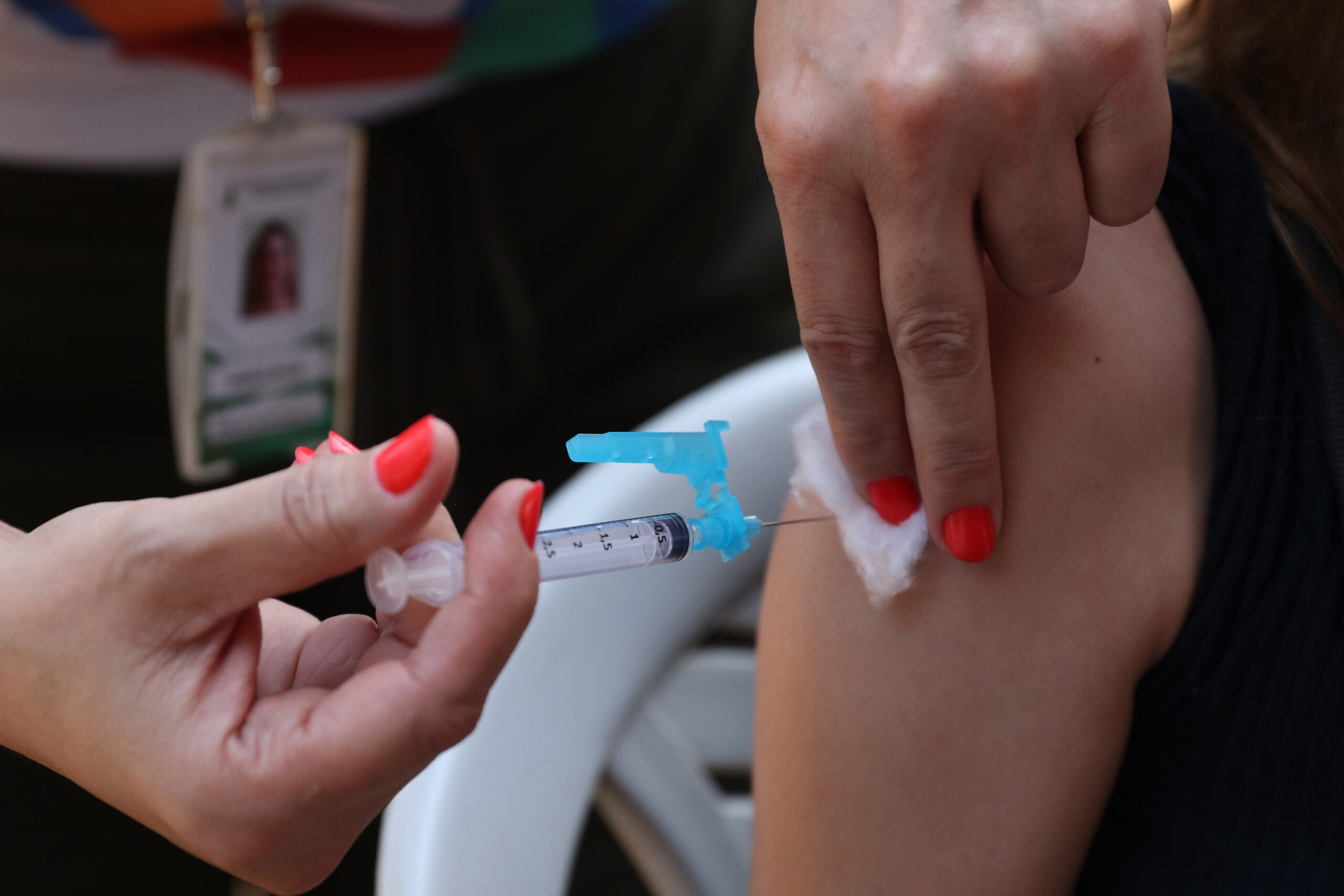 Sem estoque, vacinação contra dengue é suspensa em Natal