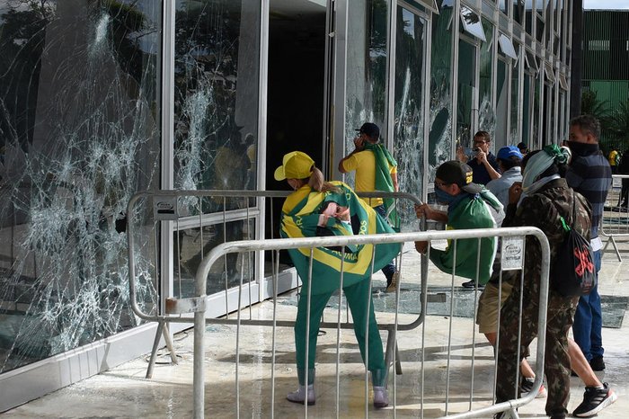 Potiguar réu do 8 de janeiro tirou fotos e se feriu durante invasão