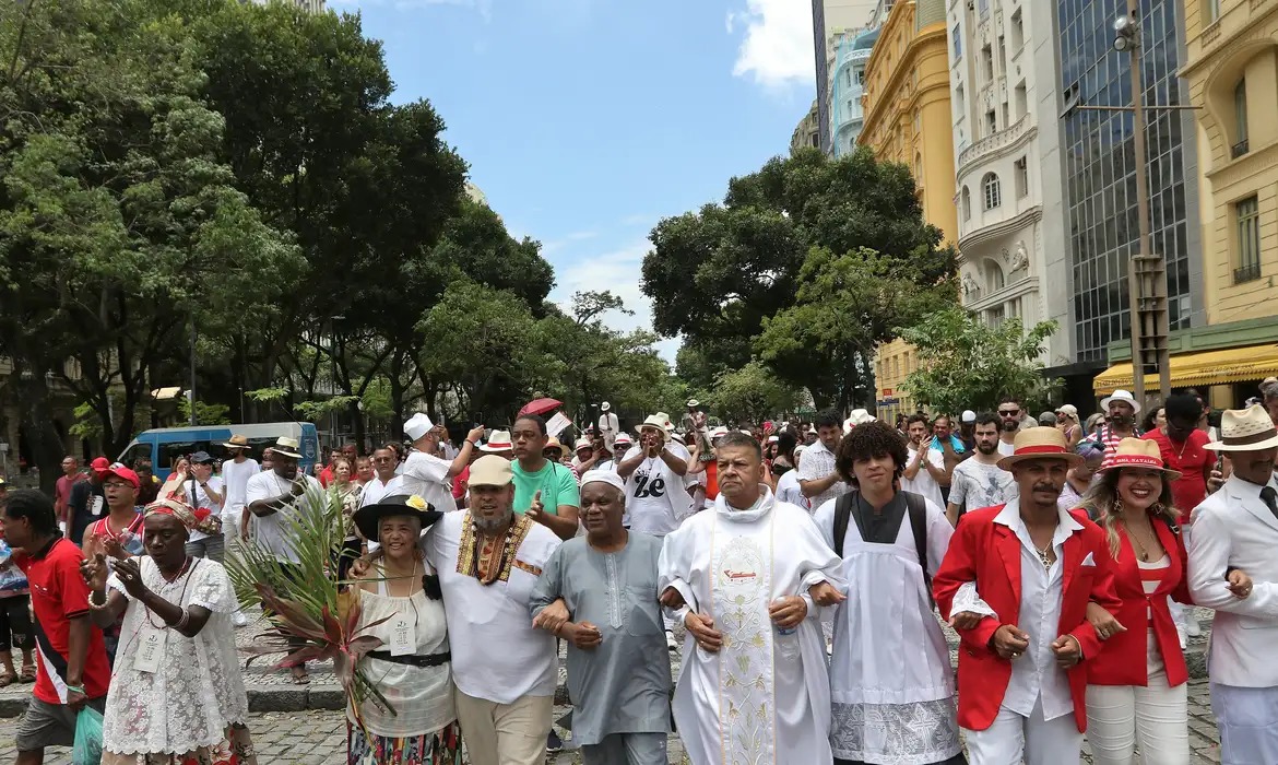 Intolerância religiosa pode ser enfrentada pela educação
