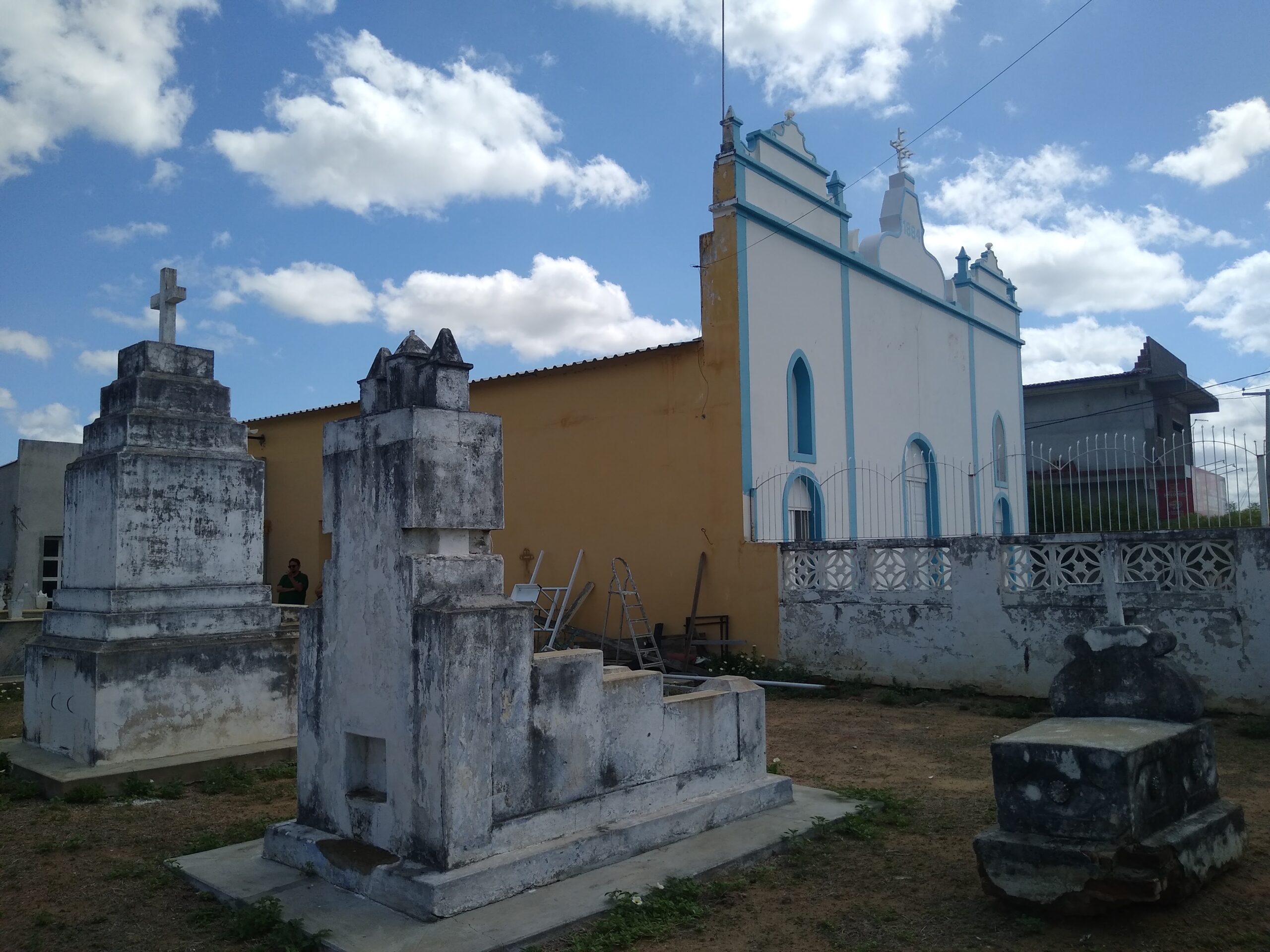 Cemitérios históricos de São Fernando: preservação e tradições