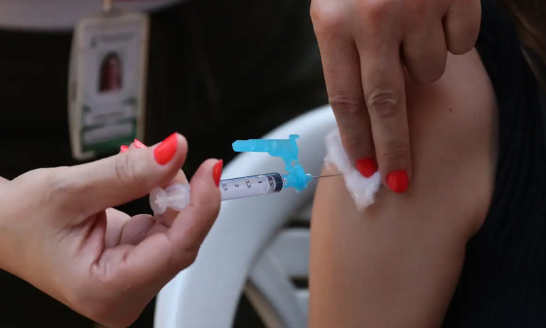 Ministério amplia vacinação contra hepatite A para usuários de PrEP