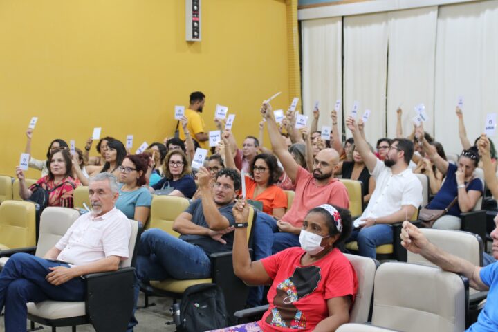 Professores da UFRN decidem em abril se entram em greve