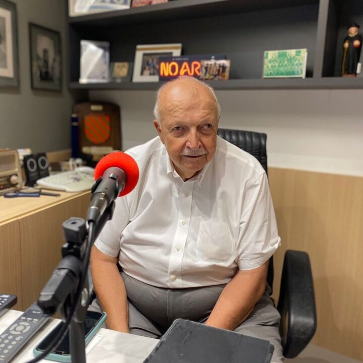 Cassiano Arruda lança livro com 50 anos de reportagens