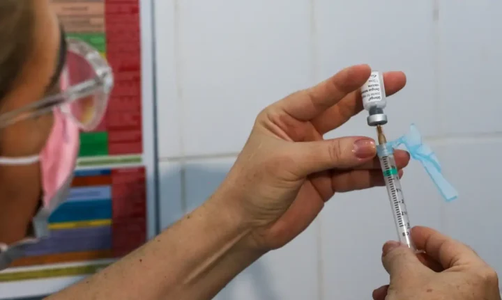 Vacina contra a dengue em Natal só chegou a 19% do público alvo