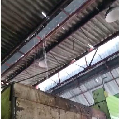 Quando chove, Camelódromo da Cidade Alta tem vazamentos