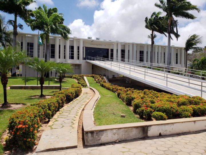 Governo recorre contra ação do TCE que pode paralisar serviços no RN