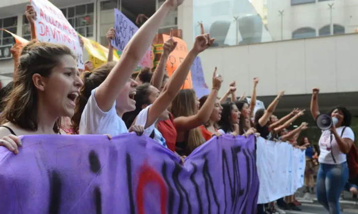 Em Natal, mulheres se organizam em ato político no 8 de Março