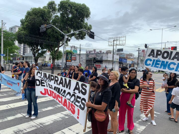 Pais de crianças autistas denunciam negligências de planos de saúde em Natal