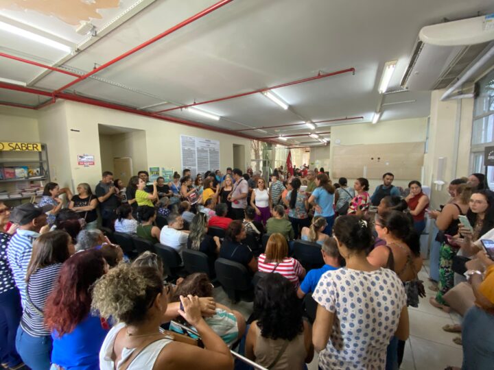 Saúde de Natal ocupa secretaria após negativa em receber servidores