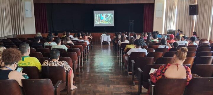 Ouvir vozes também é normal
