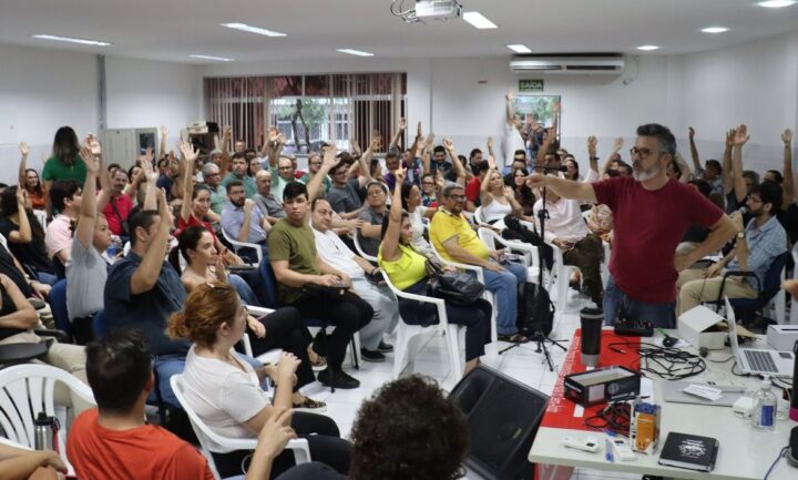 Professores da Ufersa aderem à greve das universidades federais