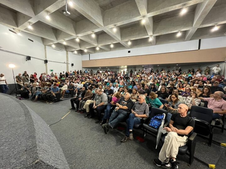 Com segurança particular, professores da UFRN têm assembleia acirrada