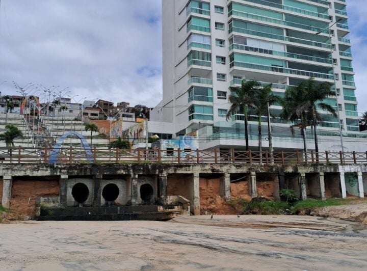 Condomínio de luxo é responsável por despejar esgoto em Areia Preta