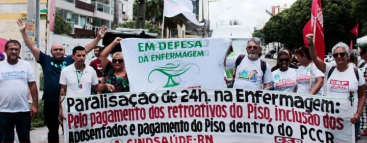 Enfermeiros do RN realizam ato por retroativos do piso salarial