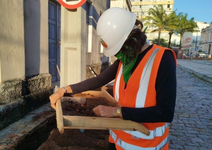 Novos objetos arqueológicos são encontrados em obra no centro de Natal