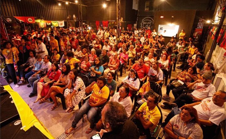 Após superar disputa interna, PSOL entrega carta-programa à Natália
