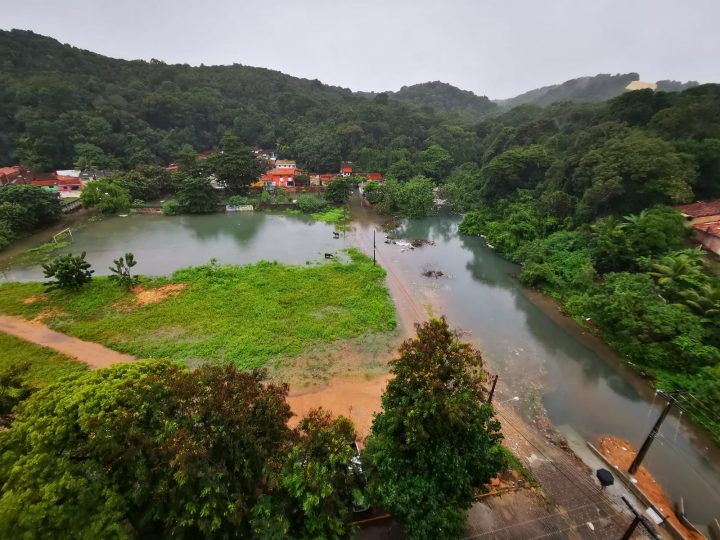 Moradores lutam contra construção de torres em área de alagamento em Natal