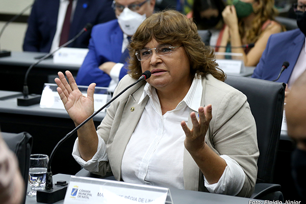Vereadora de Natal diz ter sido usada e avalia trocar Paulinho por Natália