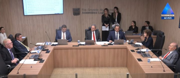 Deputados aprovam por unanimidade aumento de ICMS na CCJ