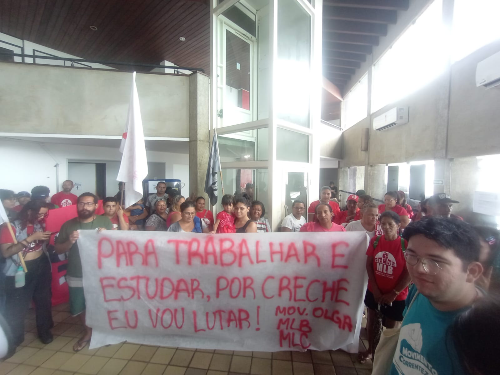 Mães ocupam Secretaria de Educação de Natal pedindo mais vagas em creches