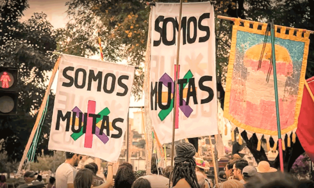 Declínio global da democracia e desafios contemporâneos